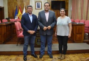 Cabildo, Ayuntamiento y Gobierno de Canarias se comprometen con la instalación de una grúa para embarcaciones pesqueras en Fuencaliente